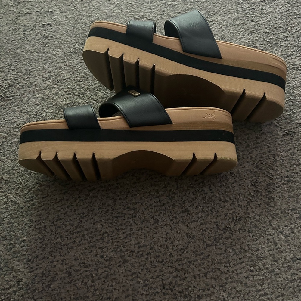 Reef EUC Black and Tan Slide horizon Sandals - Picture 4 of 7